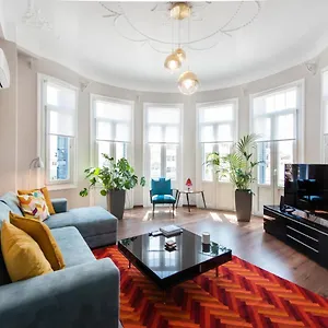 Daire Fandango By Halu!, Gorgeous Neoclassical Next To Metro Station